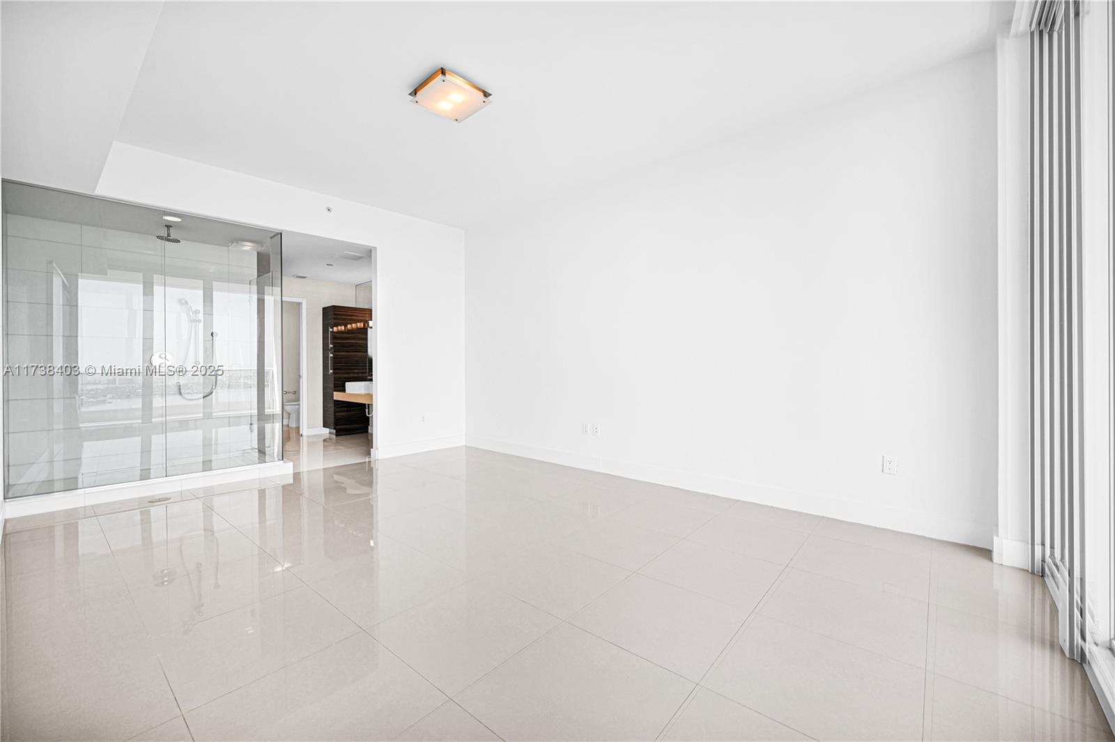 PARAMOUNT BAY - Residential