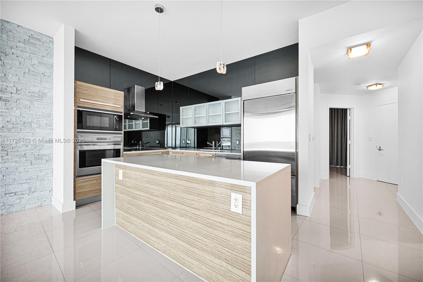 PARAMOUNT BAY - Residential