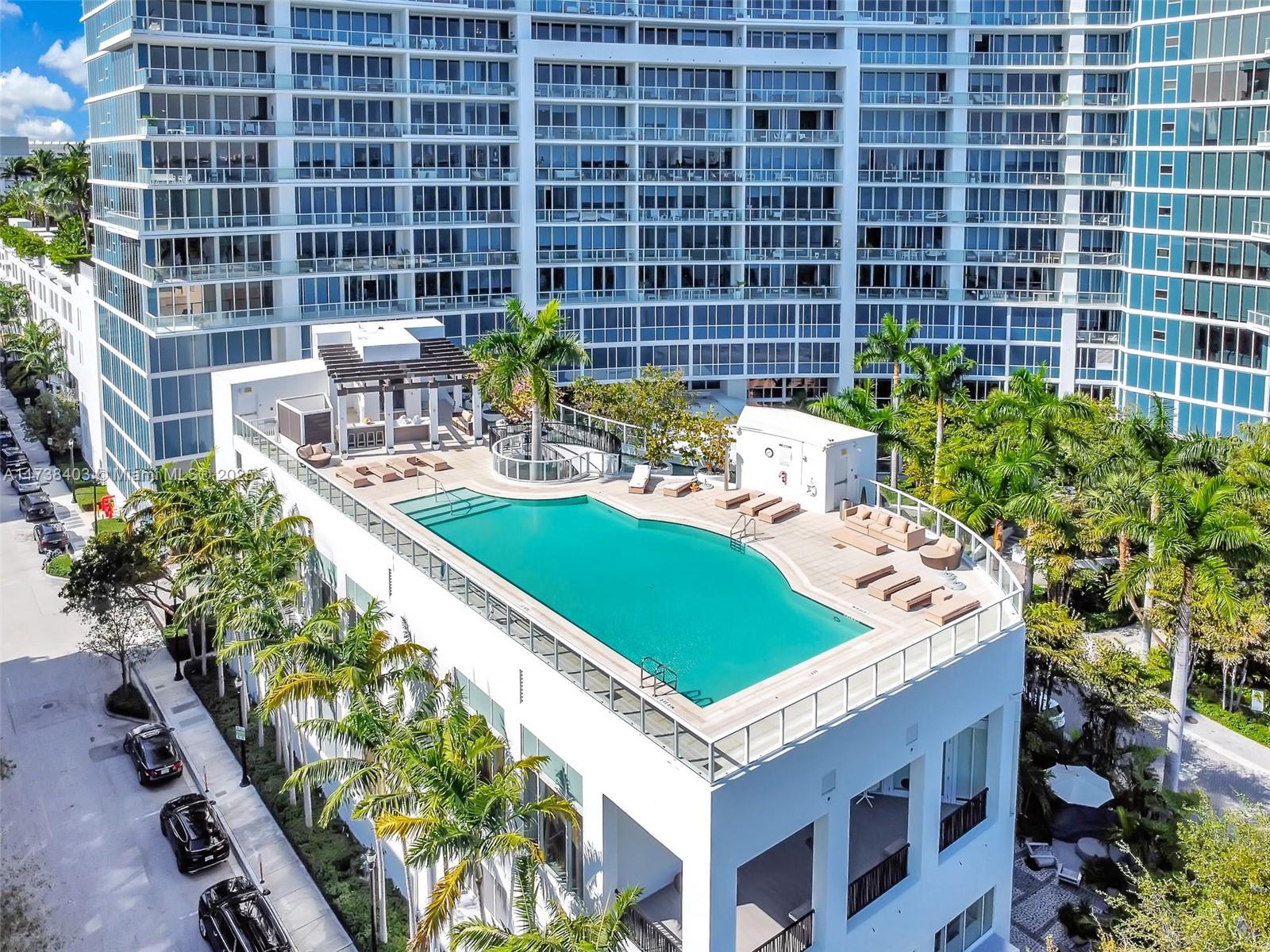 PARAMOUNT BAY - Residential