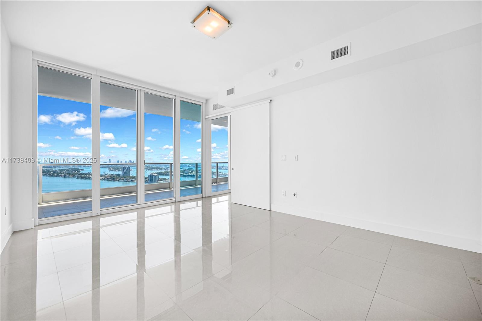 PARAMOUNT BAY - Residential