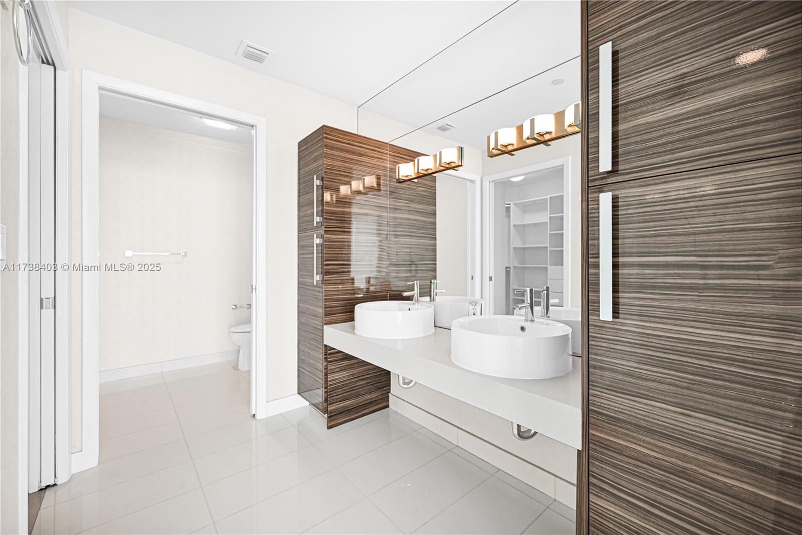 PARAMOUNT BAY - Residential