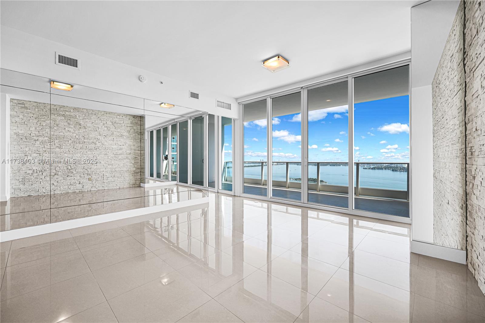 PARAMOUNT BAY - Residential