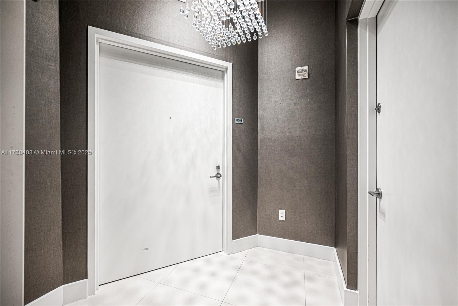 PARAMOUNT BAY - Residential