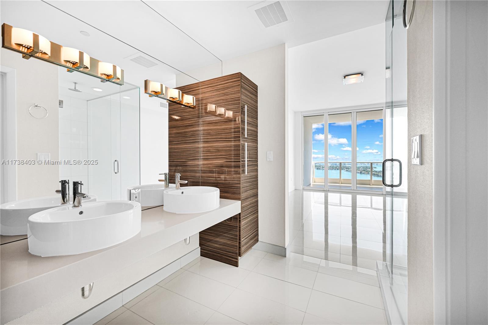 PARAMOUNT BAY - Residential