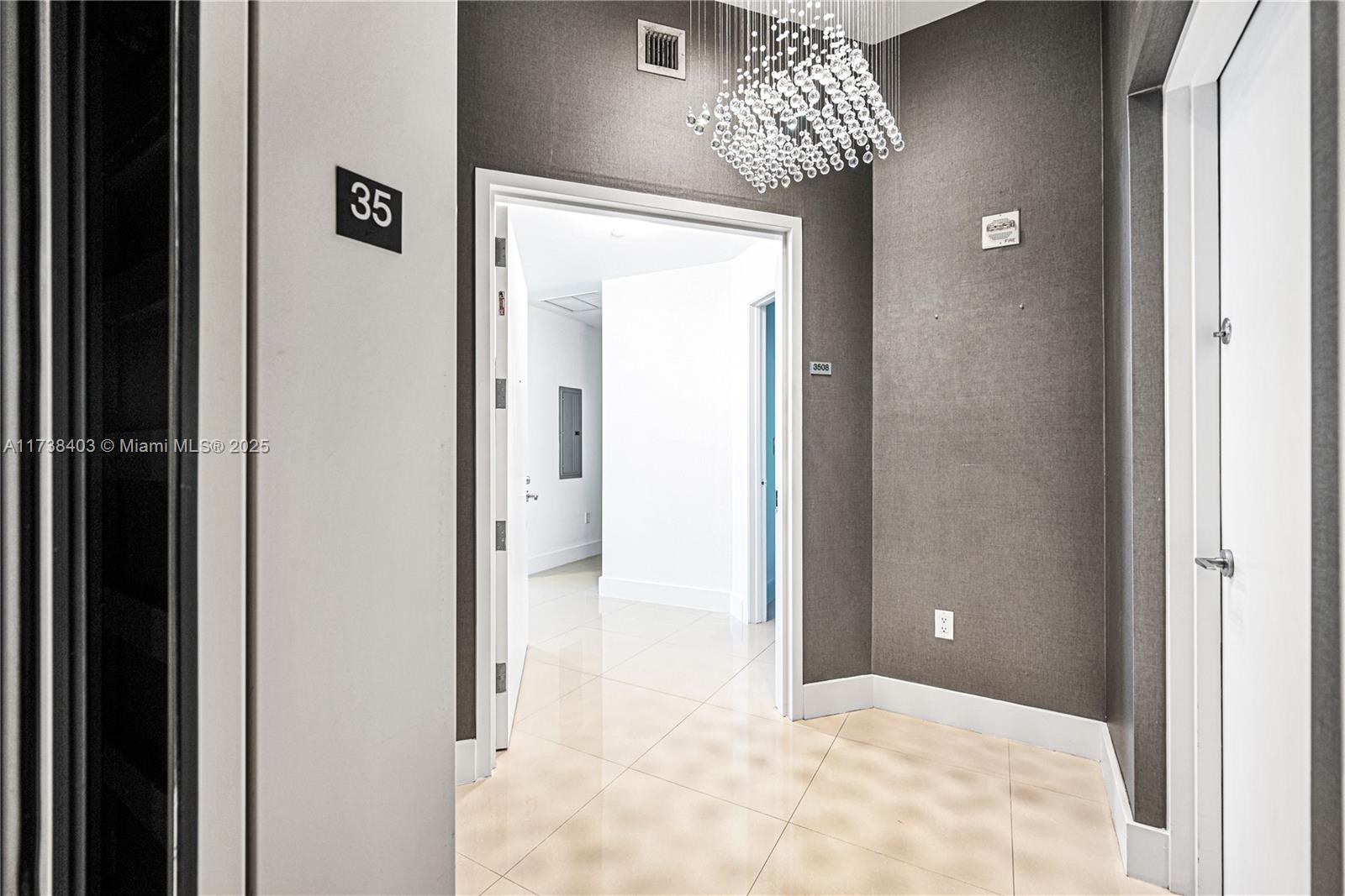 PARAMOUNT BAY - Residential