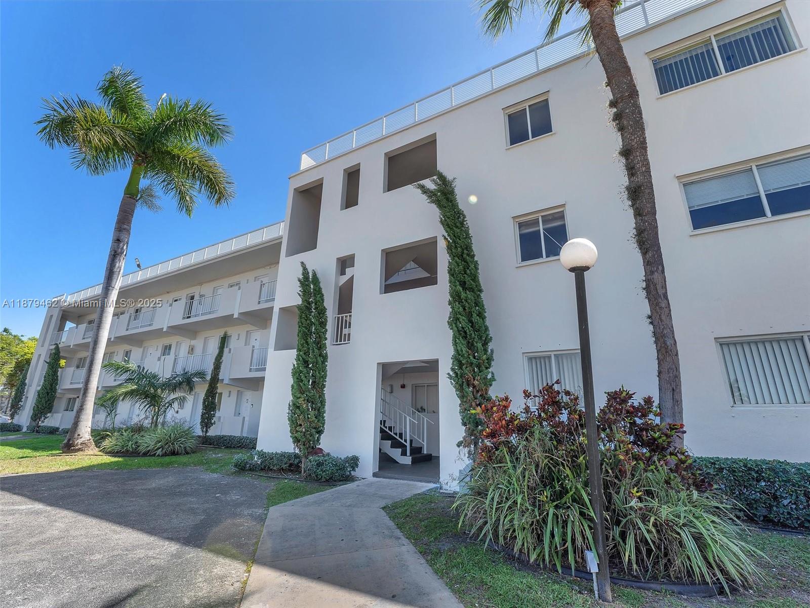 PARADISE AT DADELAND COND - Residential