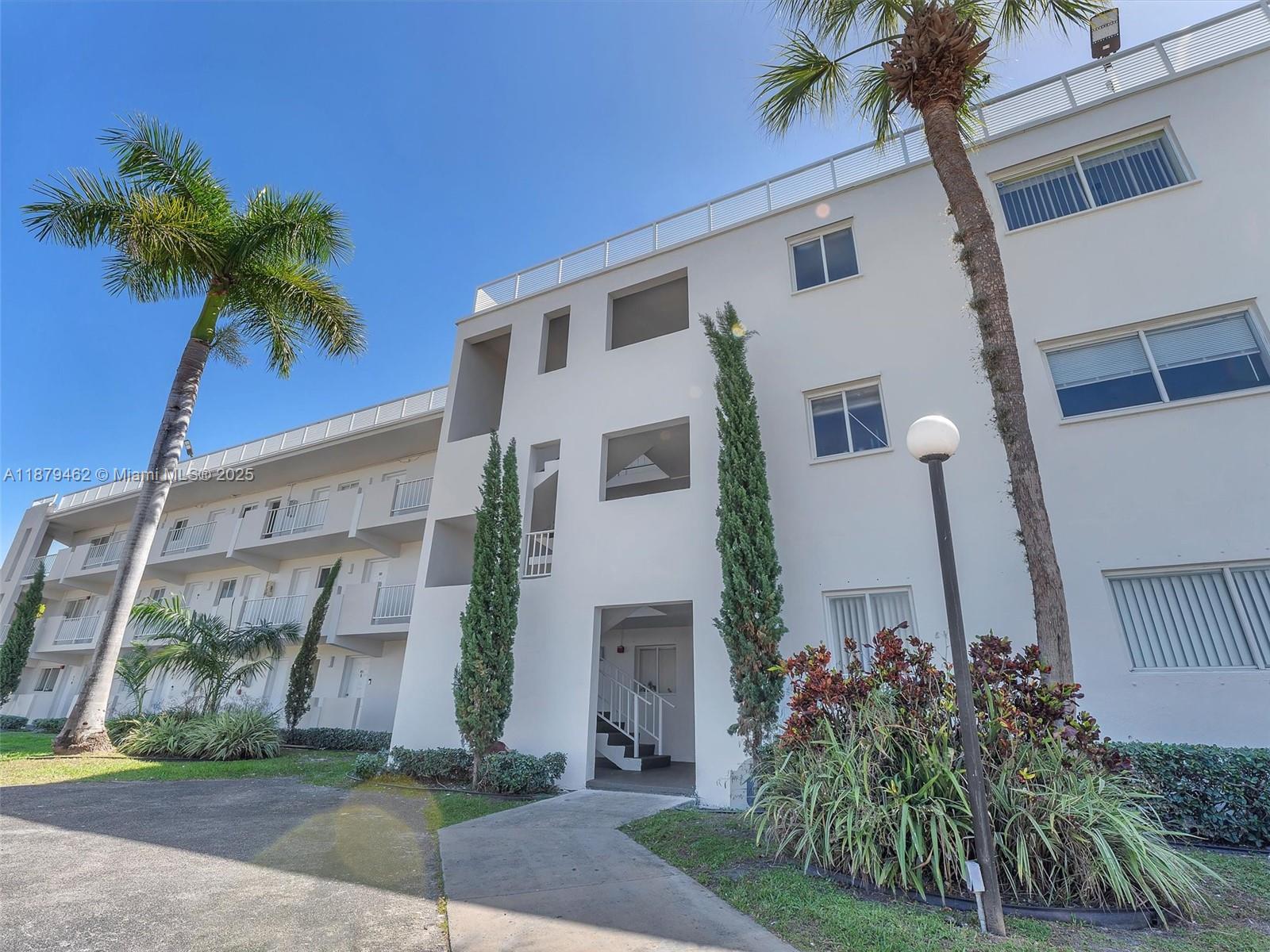 PARADISE AT DADELAND COND - Residential