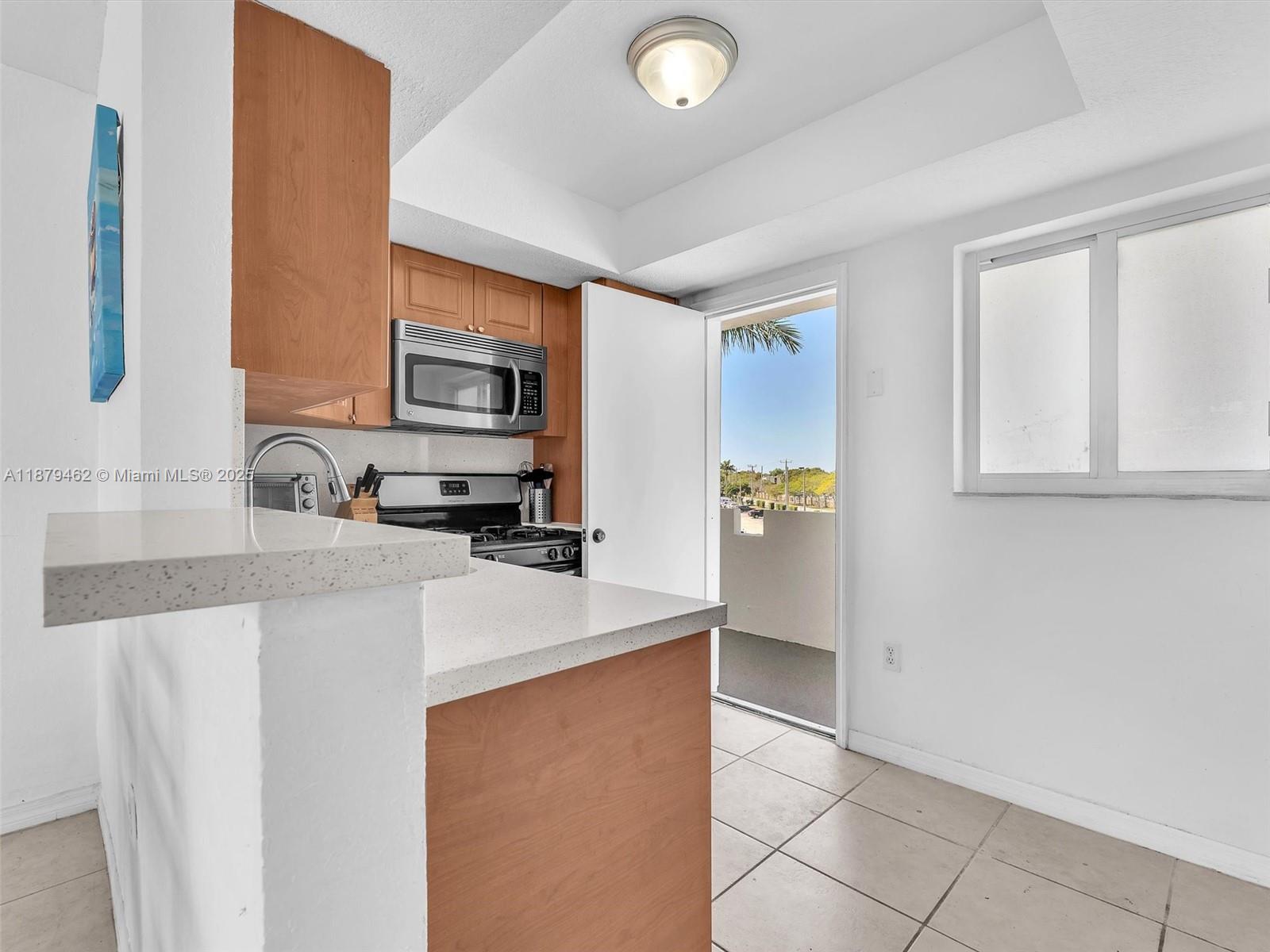 PARADISE AT DADELAND COND - Residential