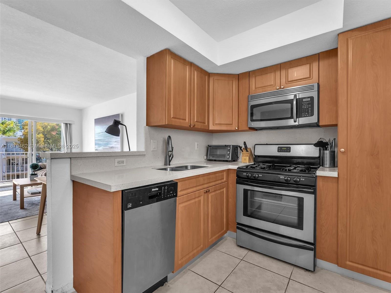 PARADISE AT DADELAND COND - Residential