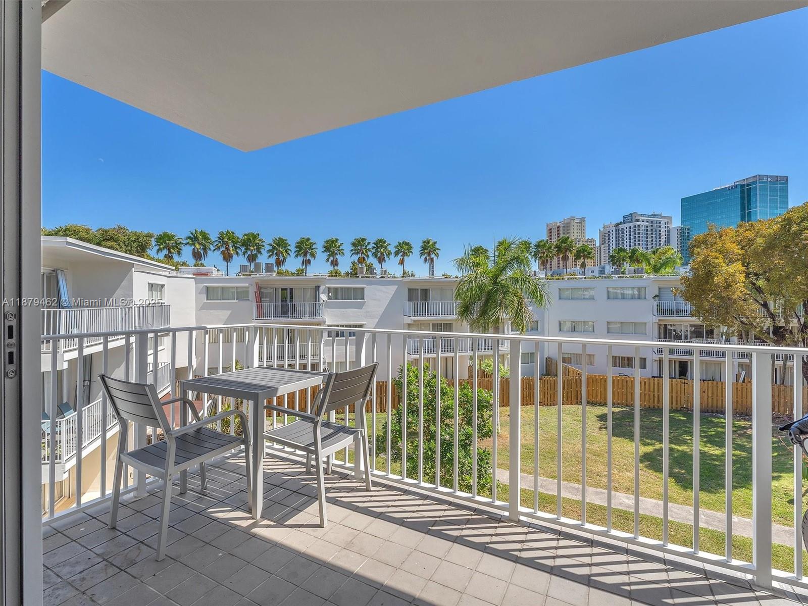 PARADISE AT DADELAND COND - Residential