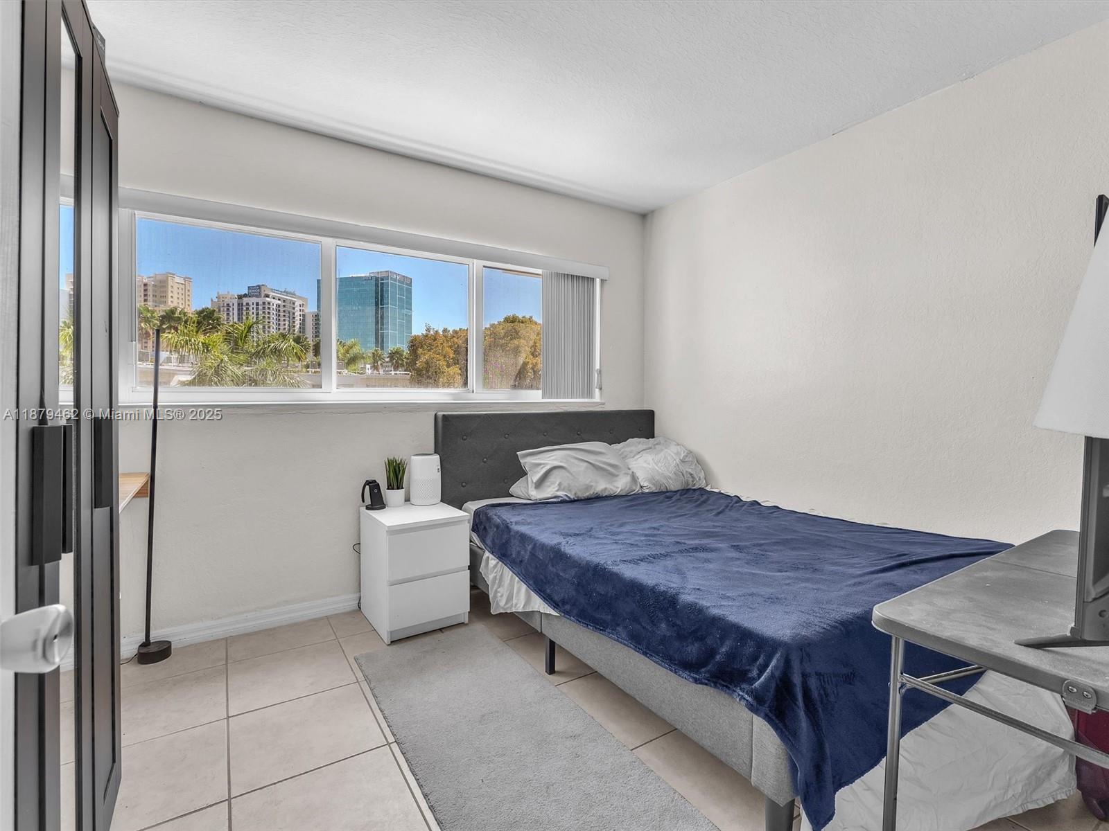 PARADISE AT DADELAND COND - Residential