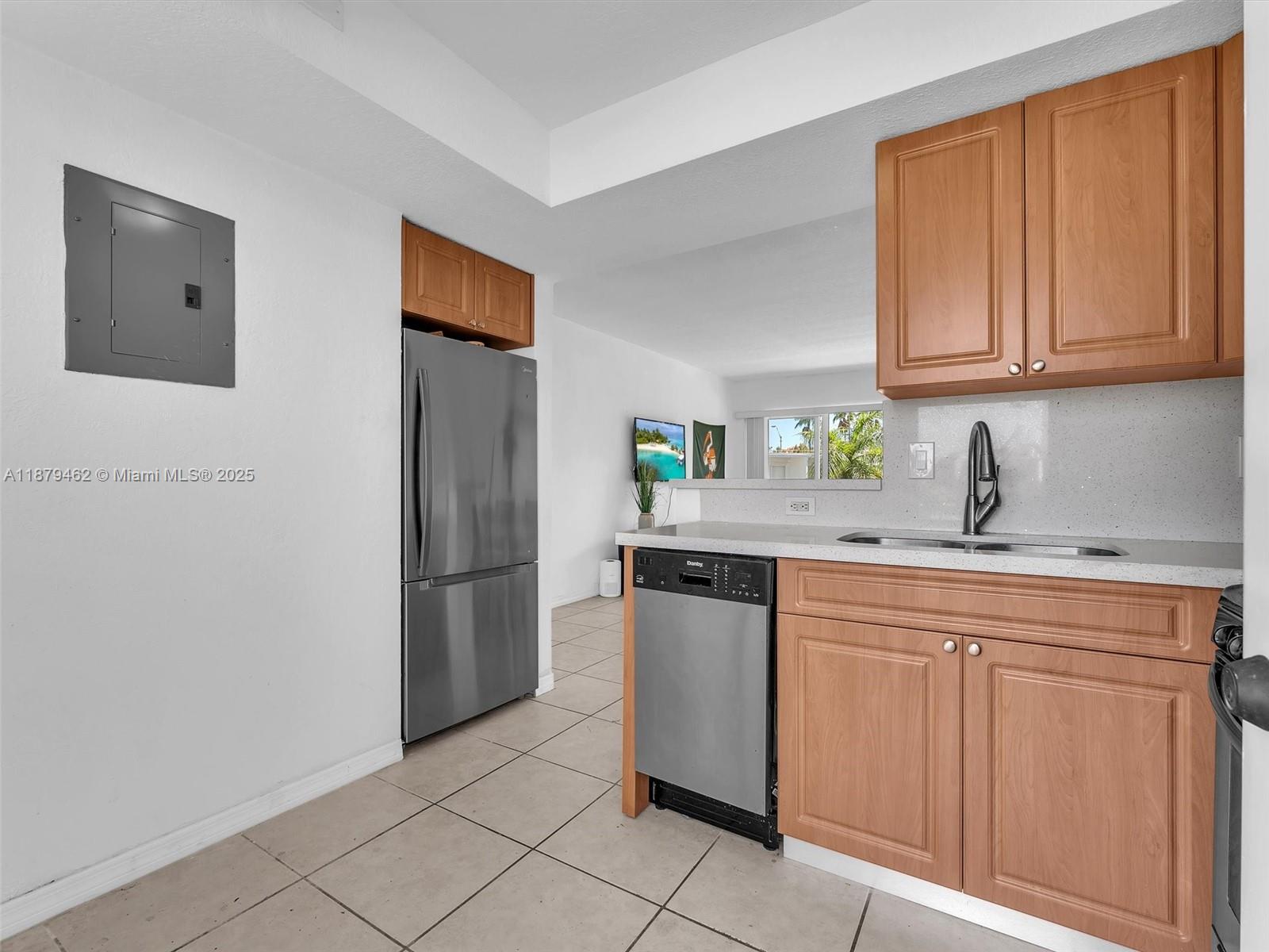 PARADISE AT DADELAND COND - Residential