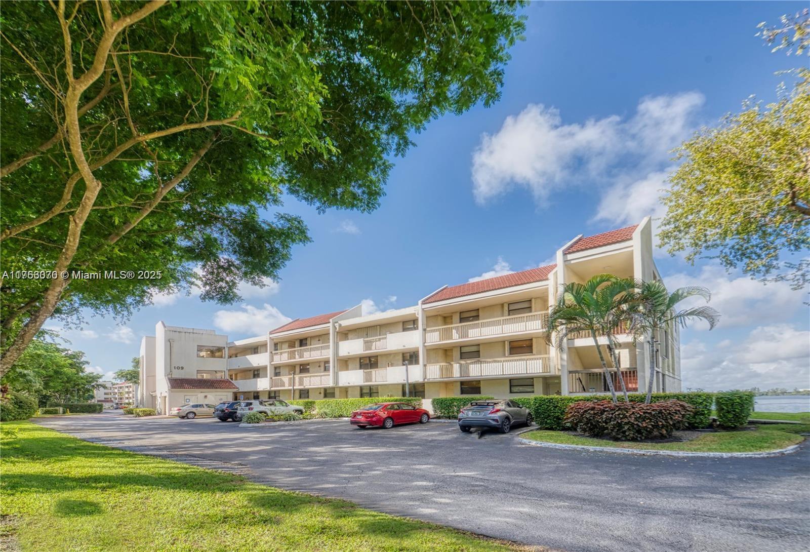 109 Lake Emerald Dr 304