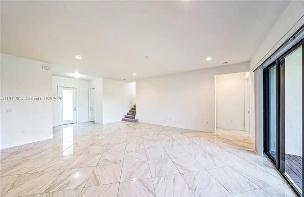 MAPLE RIDGE - Residential