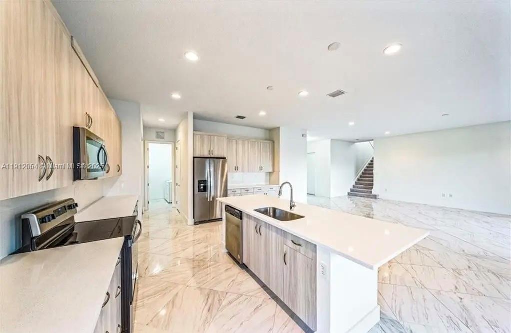 MAPLE RIDGE - Residential