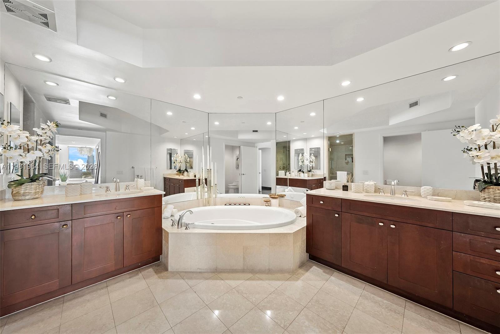 BELLAMARE @ WILLIAMS ISLA - Residential