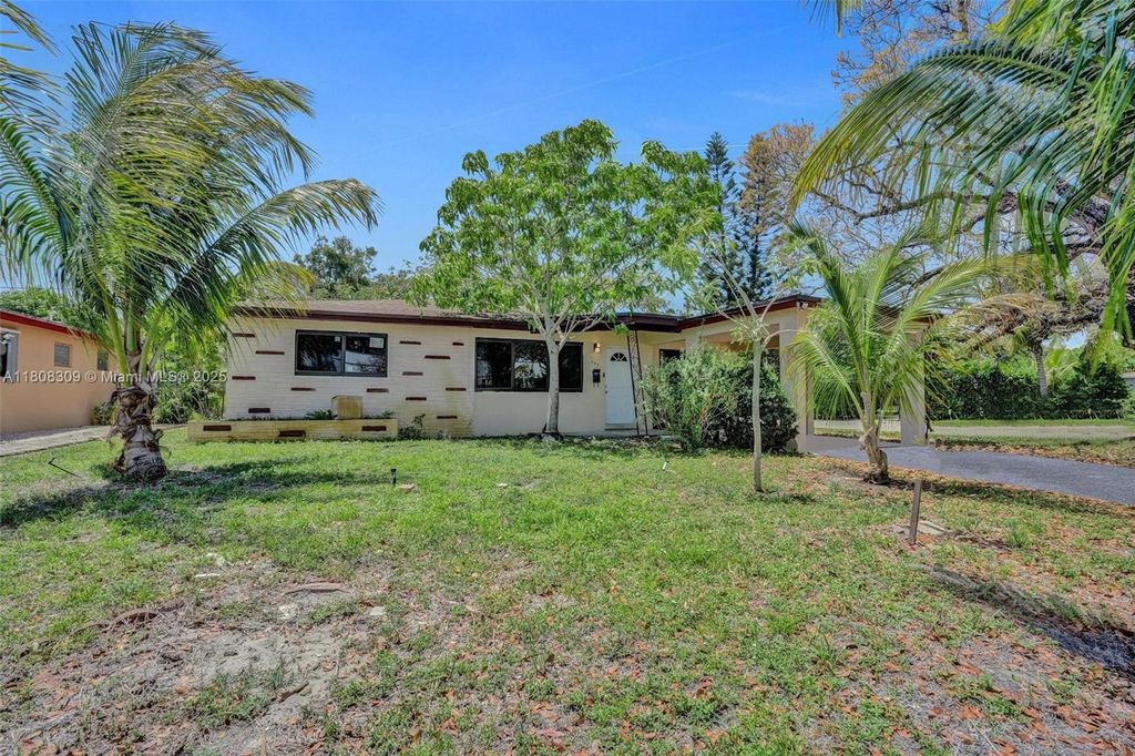 Photo of 2890 SW 9th St, Fort Lauderdale, FL 33312 (MLS # A11808309)