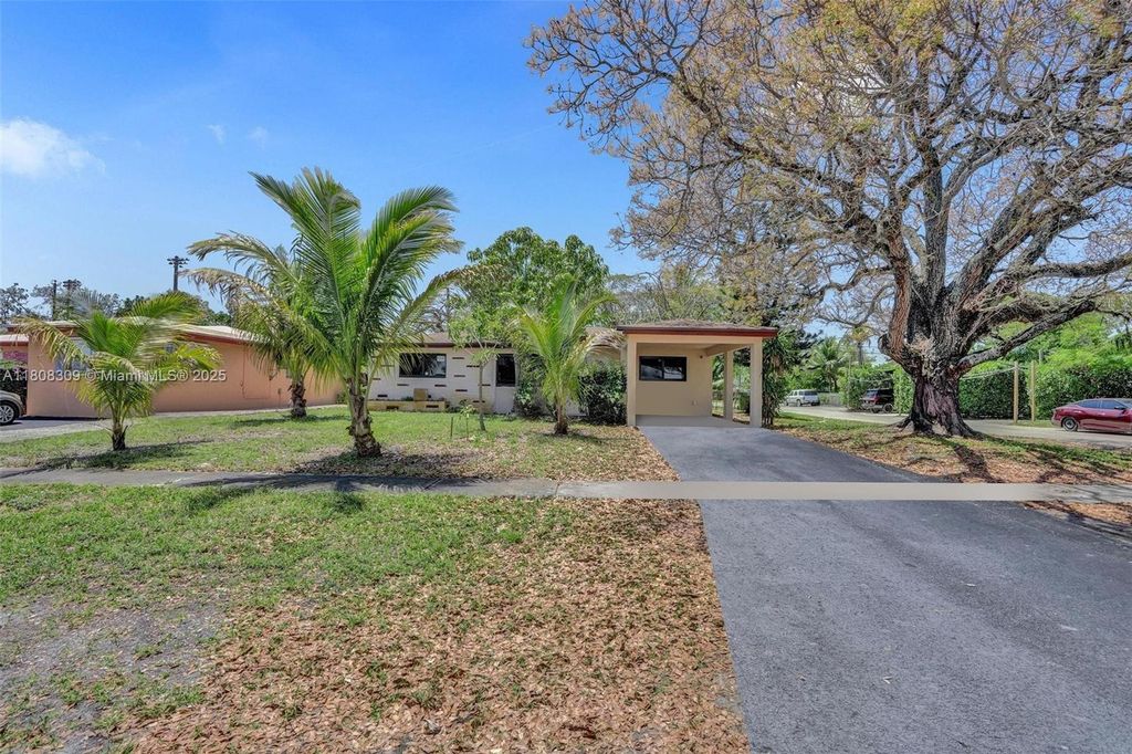 Photo of 2890 SW 9th St, Fort Lauderdale, FL 33312 (MLS # A11808309)