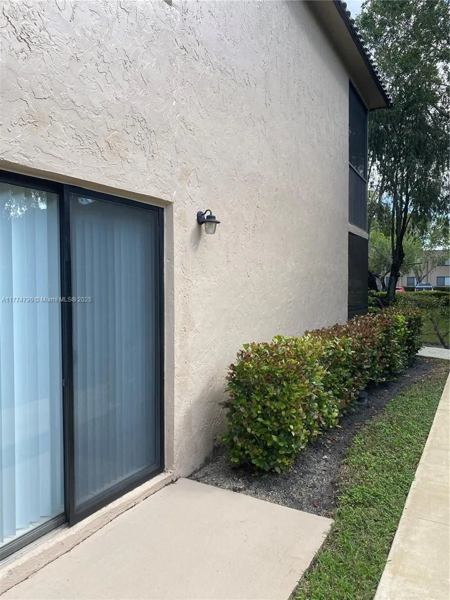 Weston, Florida 33326, United States, 2 Bedrooms Bedrooms, ,2 BathroomsBathrooms,Residential,Active,99649