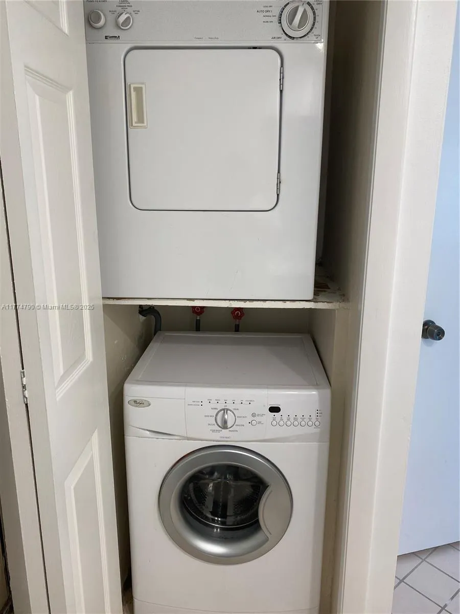 Weston, Florida 33326, United States, 2 Bedrooms Bedrooms, ,2 BathroomsBathrooms,Residential,Active,99649