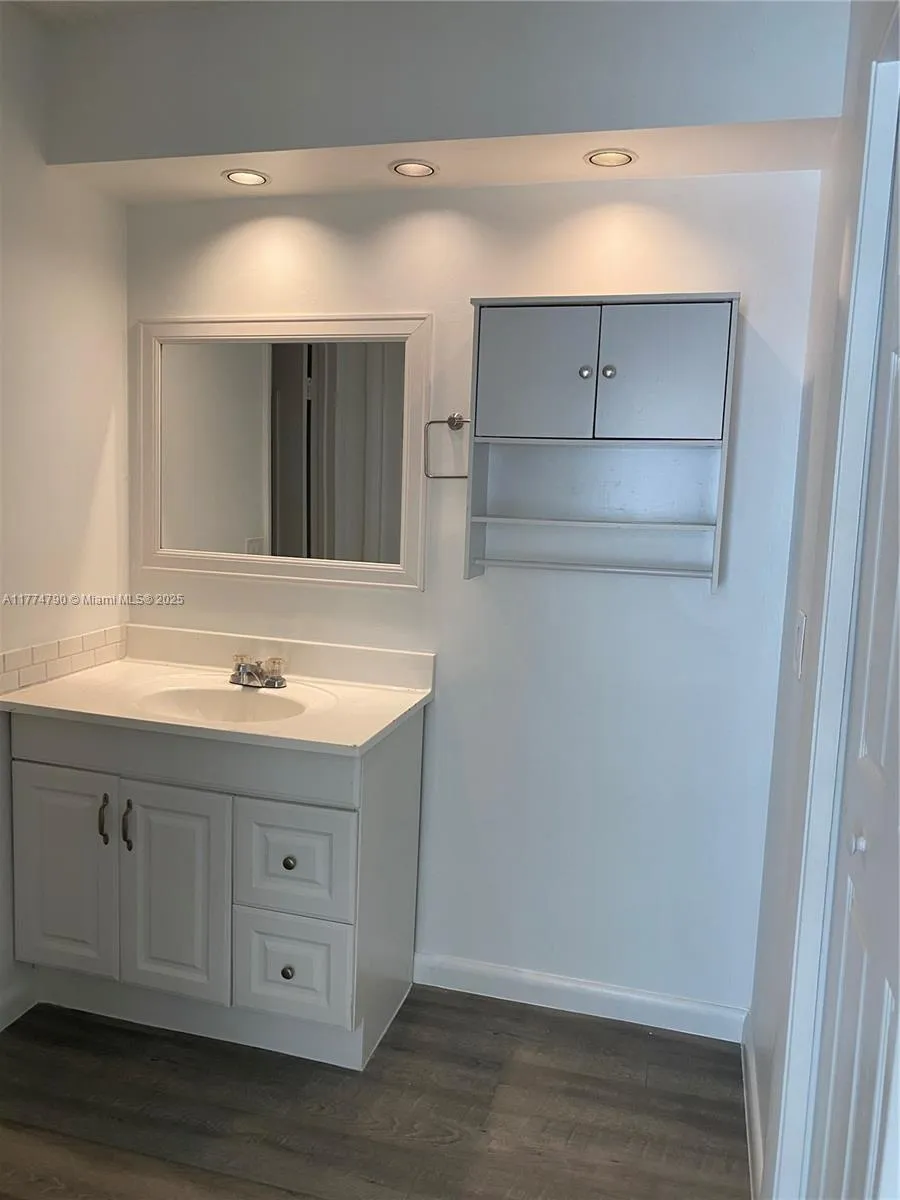 Weston, Florida 33326, United States, 2 Bedrooms Bedrooms, ,2 BathroomsBathrooms,Residential,Active,99649