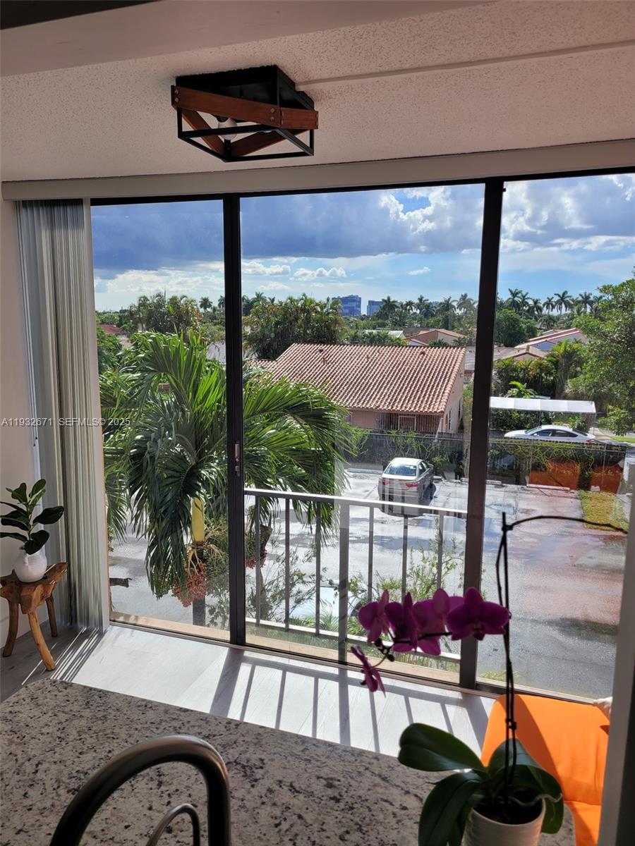 VERSIALLES GARDENS II CON - Residential Lease