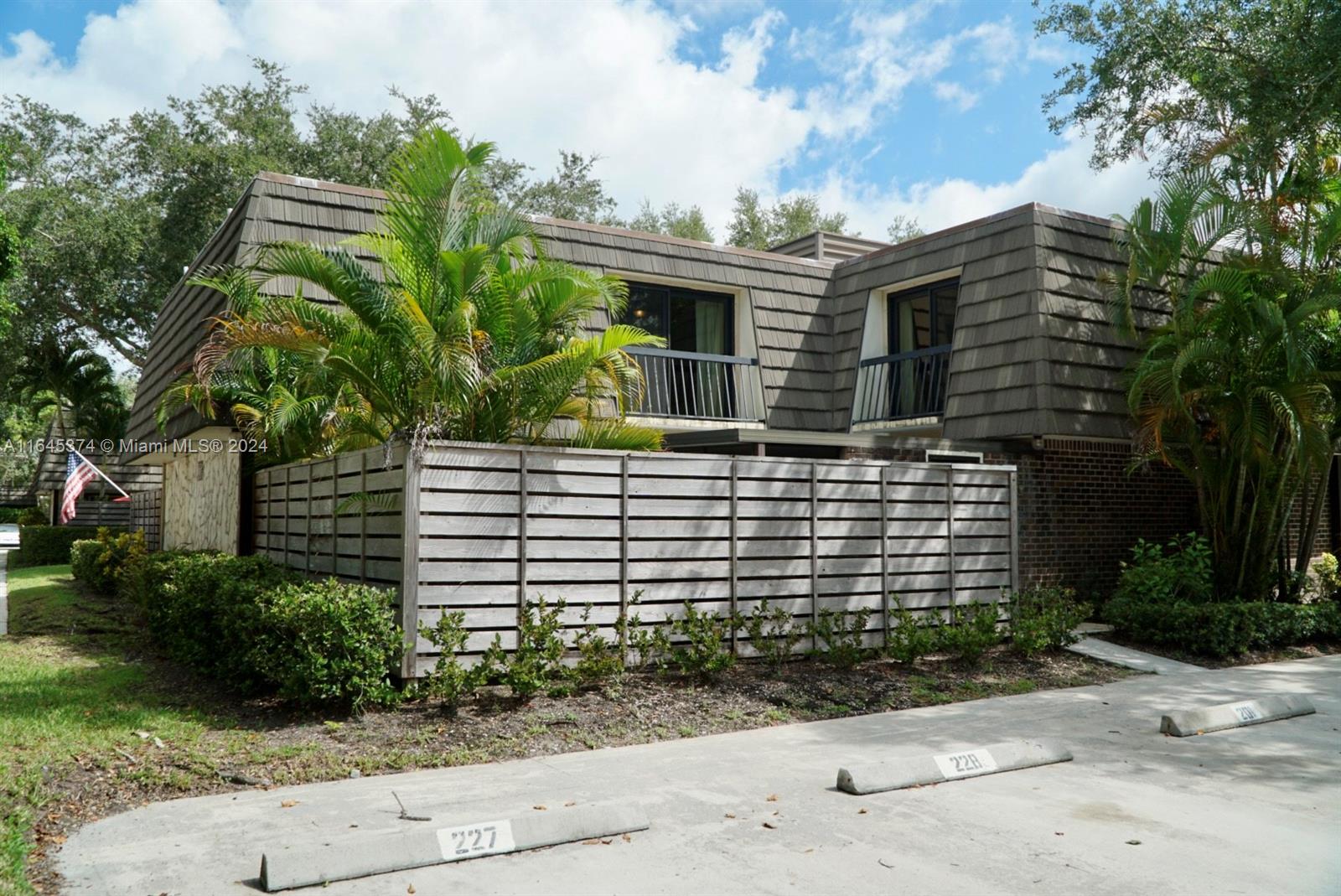 GLENWOOD TWNHS - Residential