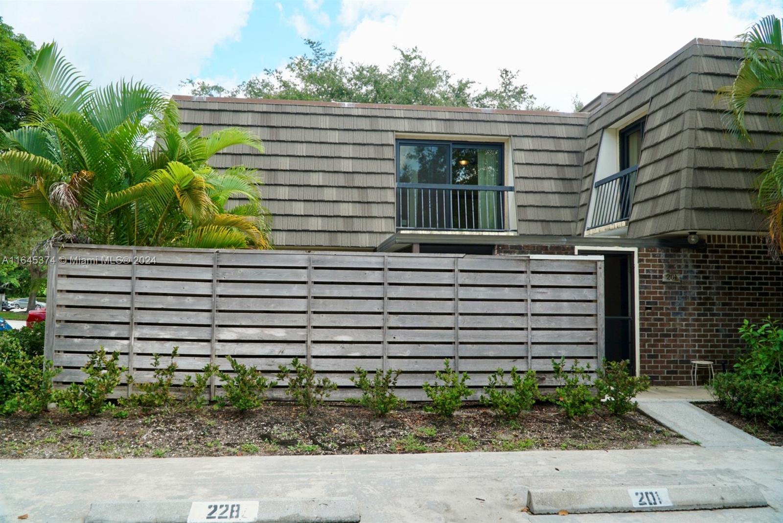 GLENWOOD TWNHS - Residential