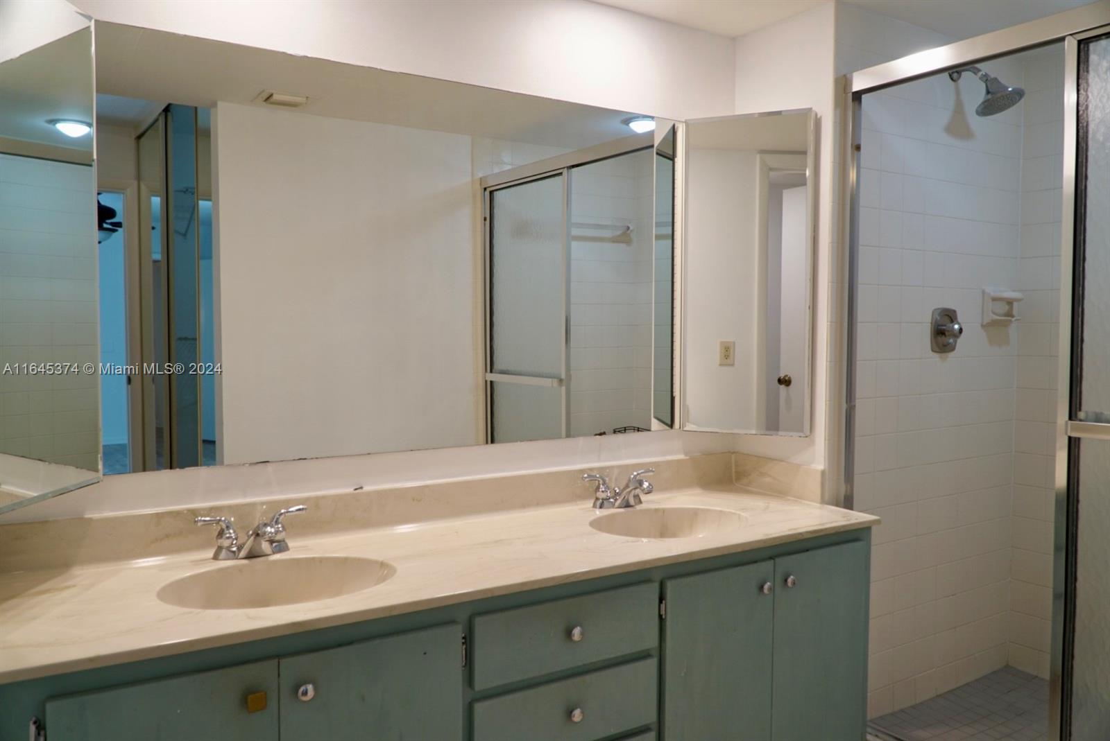 GLENWOOD TWNHS - Residential