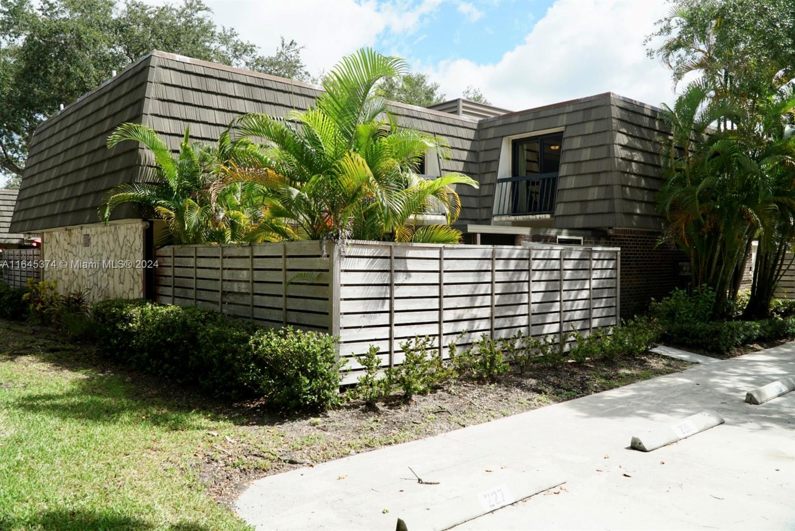 GLENWOOD TWNHS - Residential
