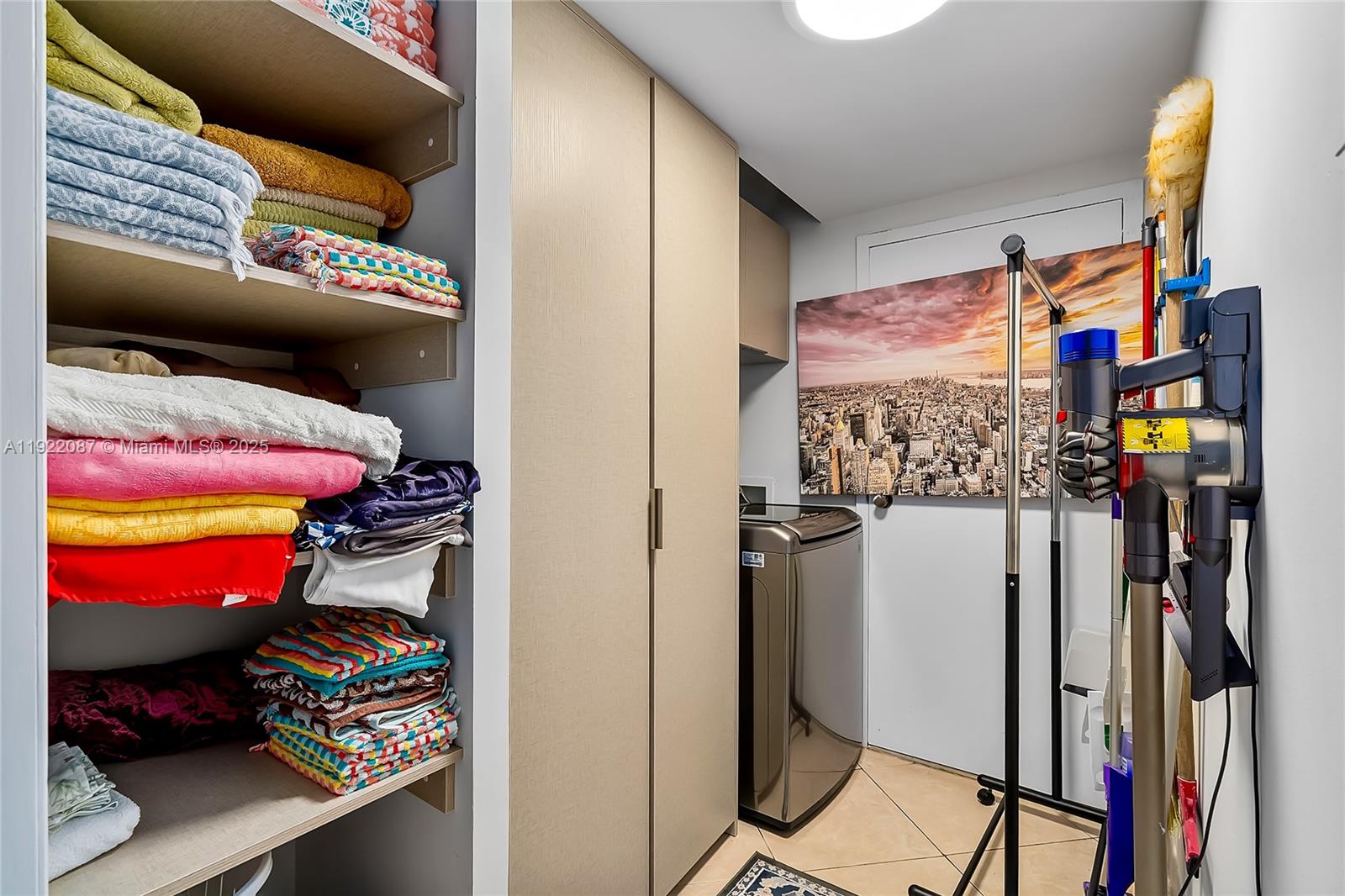 WINSTON TOWERS 100 CONDO - Residential