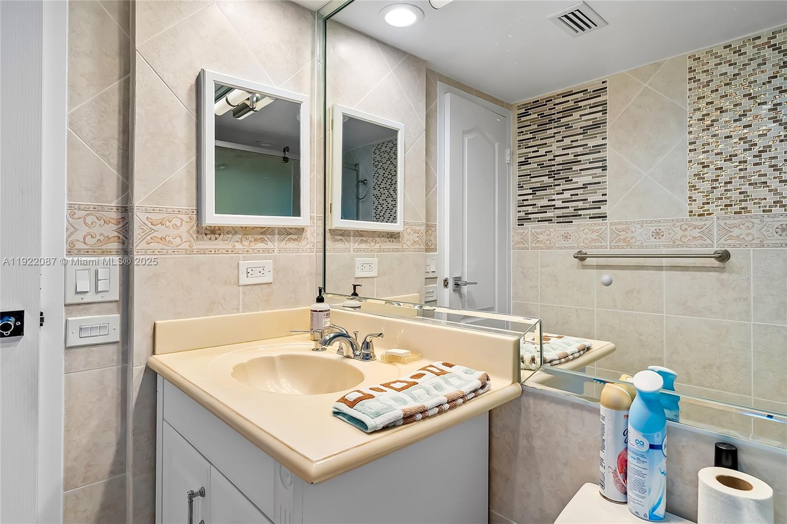 WINSTON TOWERS 100 CONDO - Residential