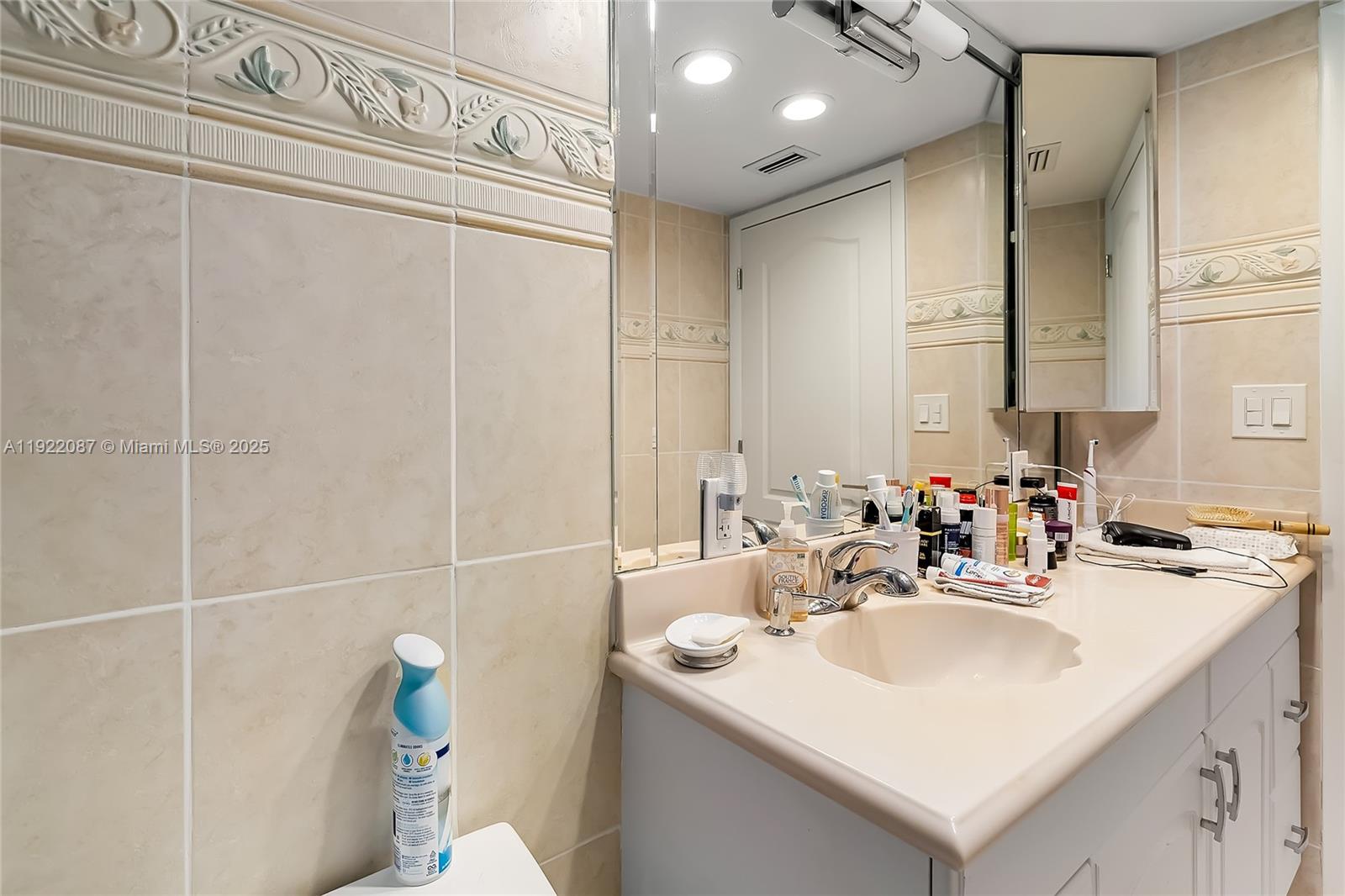 WINSTON TOWERS 100 CONDO - Residential