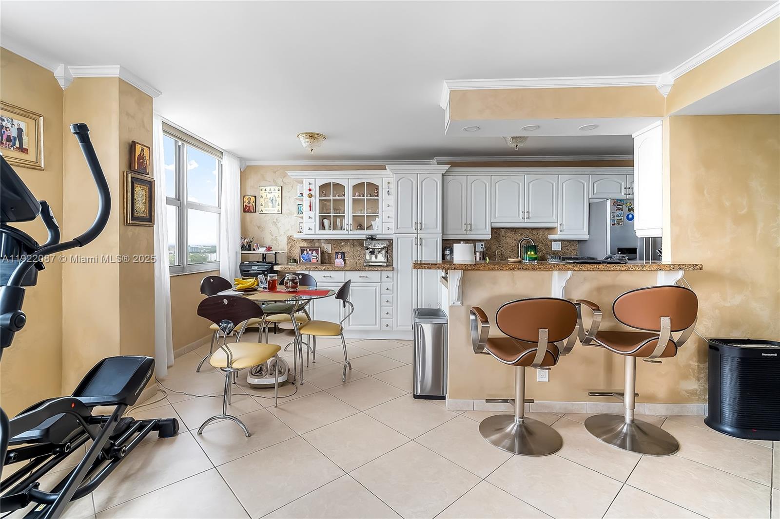 WINSTON TOWERS 100 CONDO - Residential