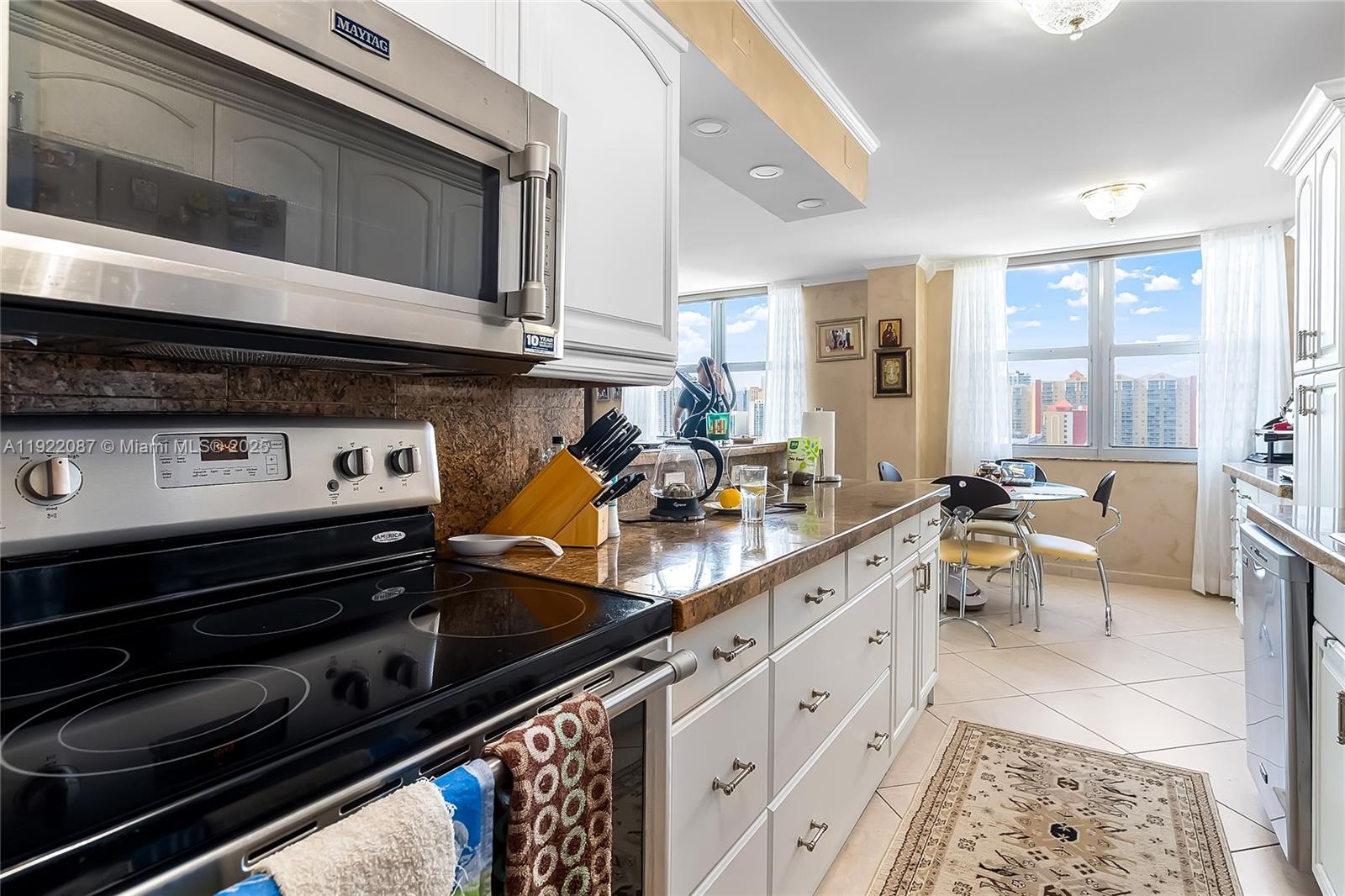 WINSTON TOWERS 100 CONDO - Residential