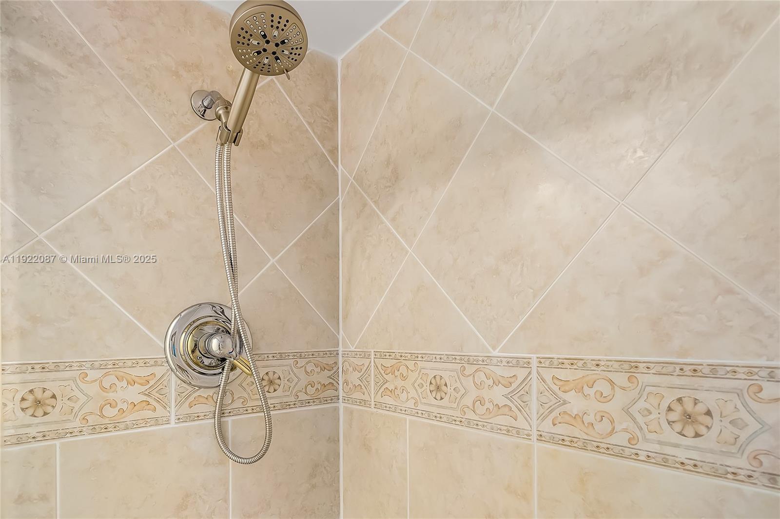 WINSTON TOWERS 100 CONDO - Residential