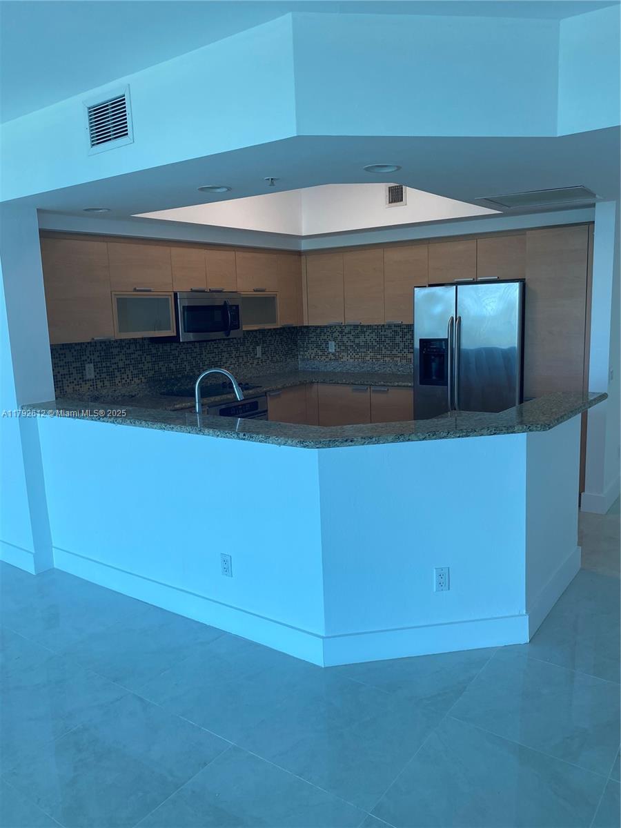 14951 Royal Oaks Ln 806