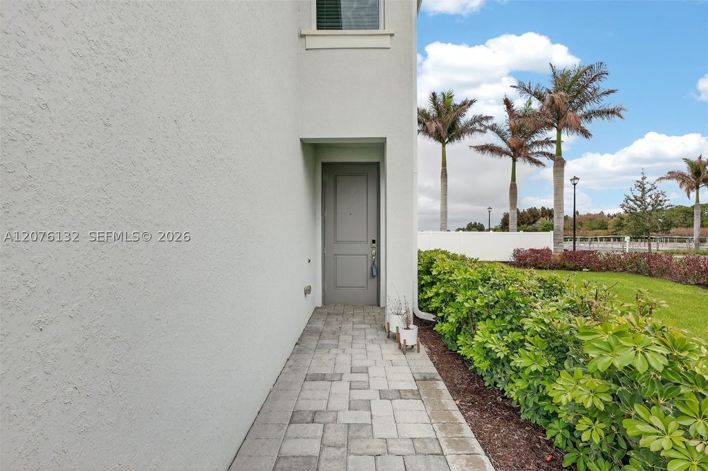 Photo of 5610 SE Edgewater Cir, Stuart, FL 34997 (MLS # A12076132)