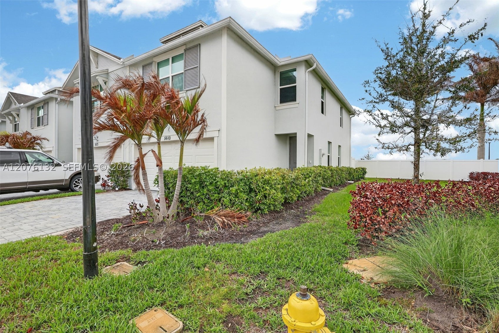 5610 SE Edgewater Cir