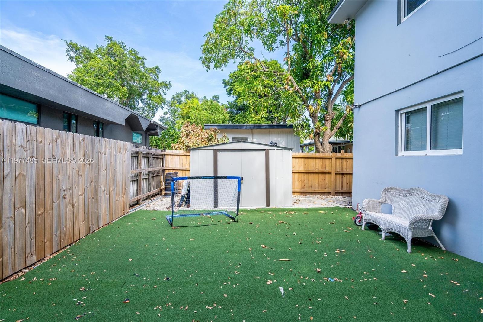 LEMON CITY WHITES - Residential Income