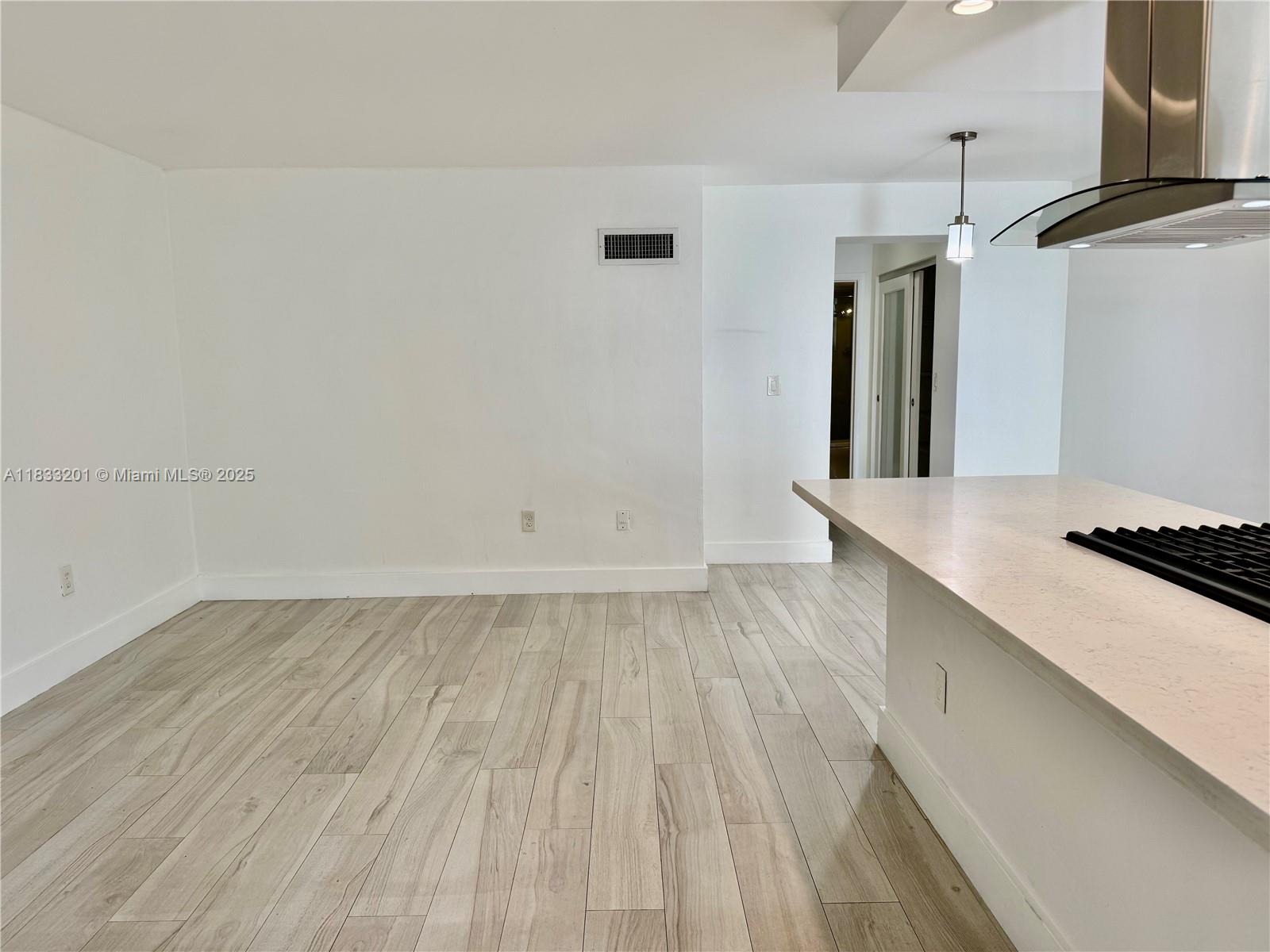 1698 Jefferson Ave 28