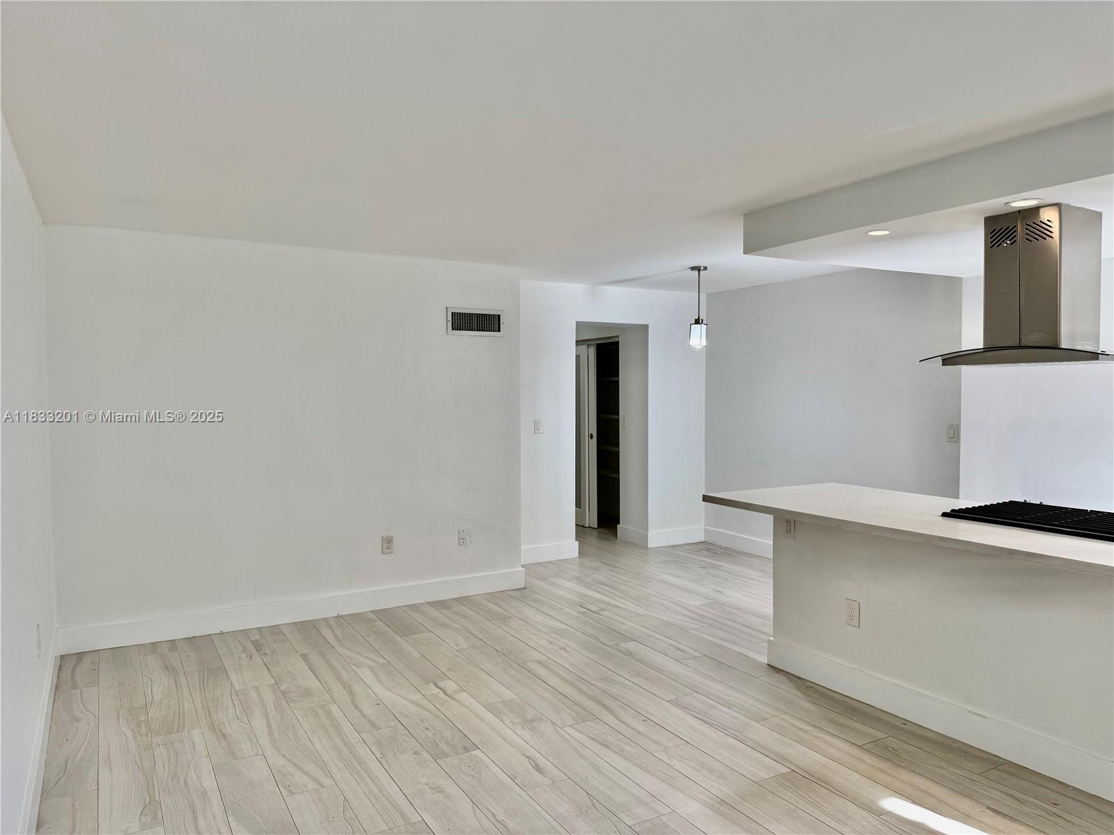1698 Jefferson Ave 28