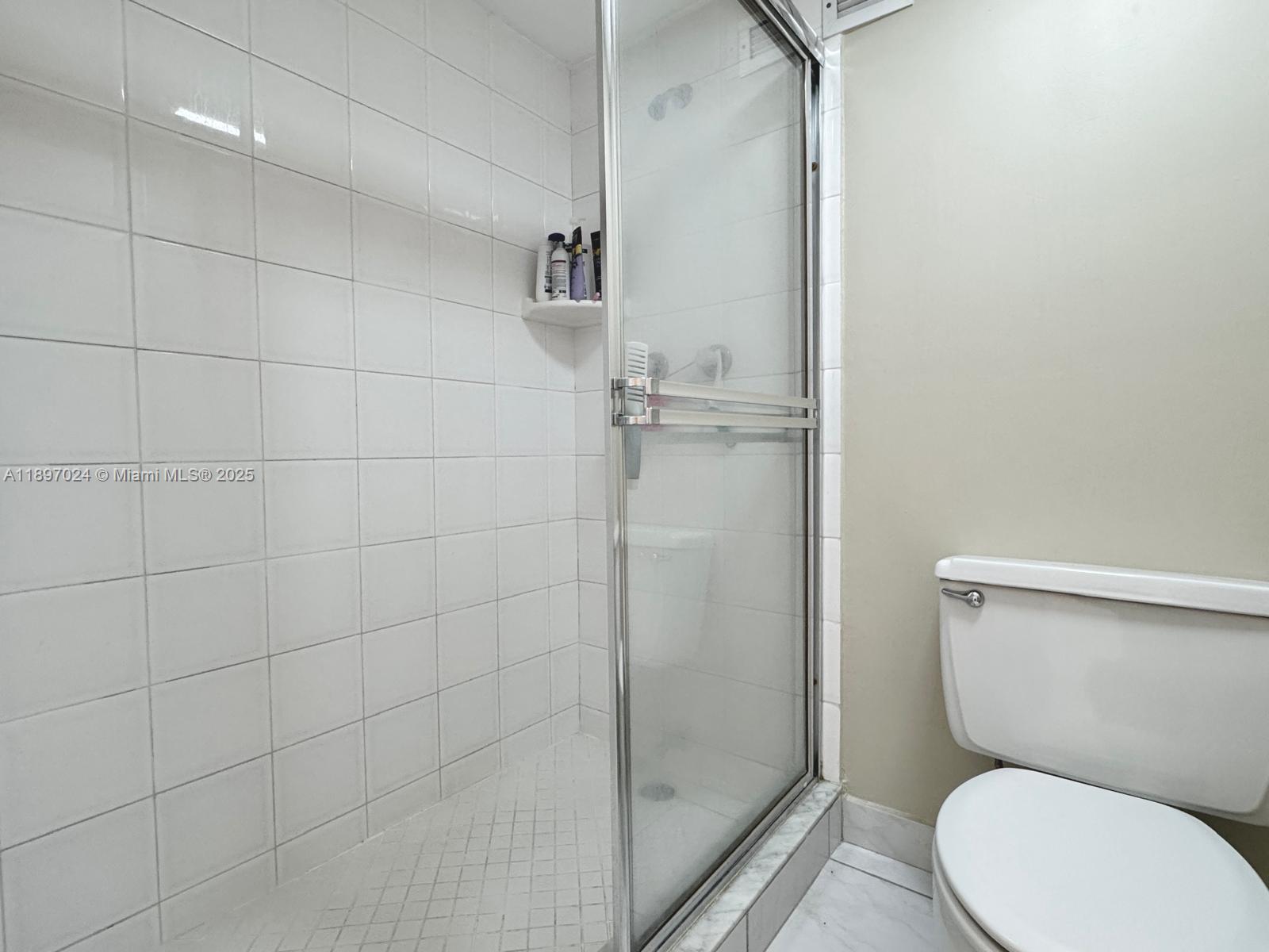 HALLMARK OF HOLLYWOOD CON - Residential