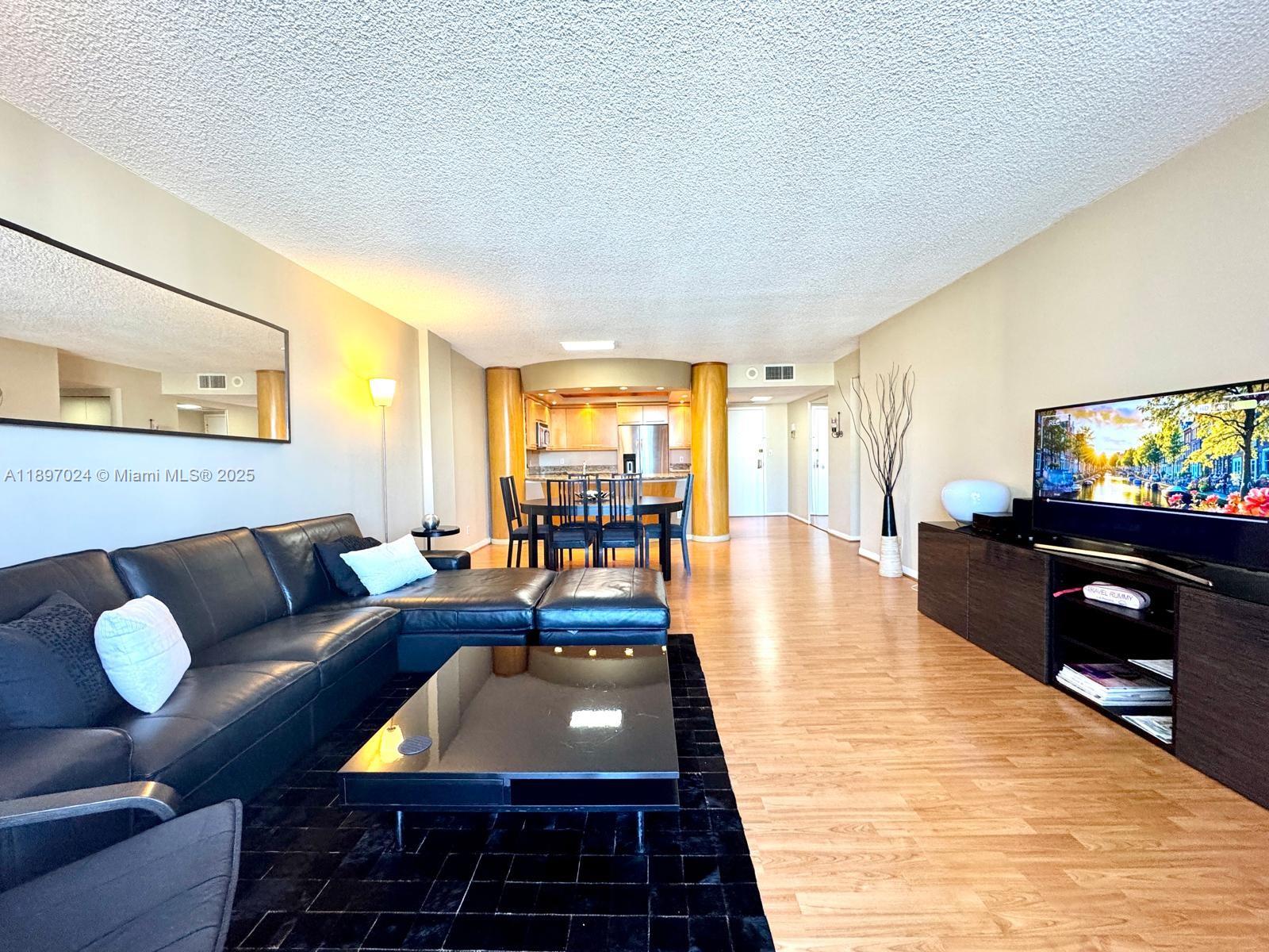 HALLMARK OF HOLLYWOOD CON - Residential