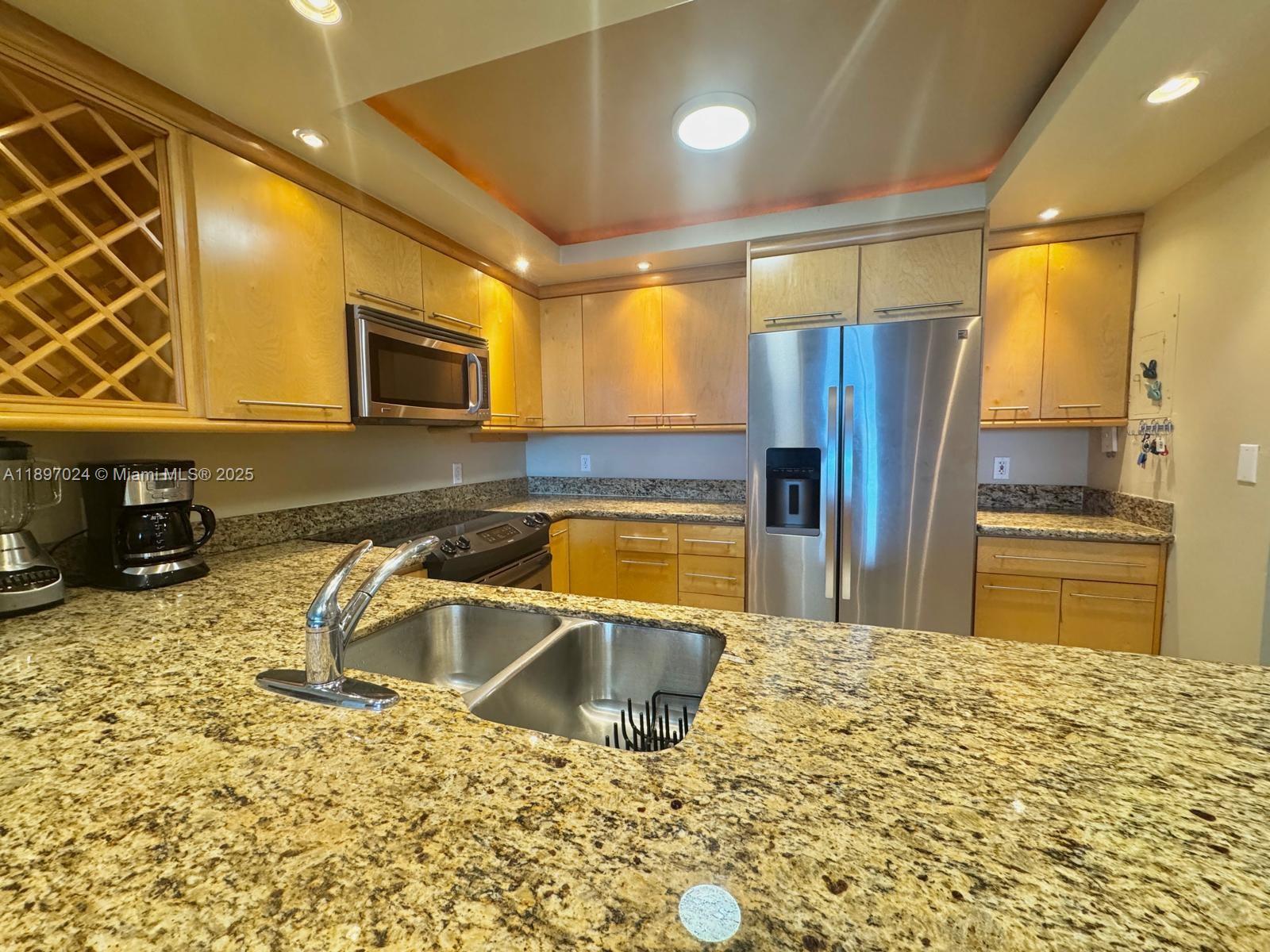 HALLMARK OF HOLLYWOOD CON - Residential