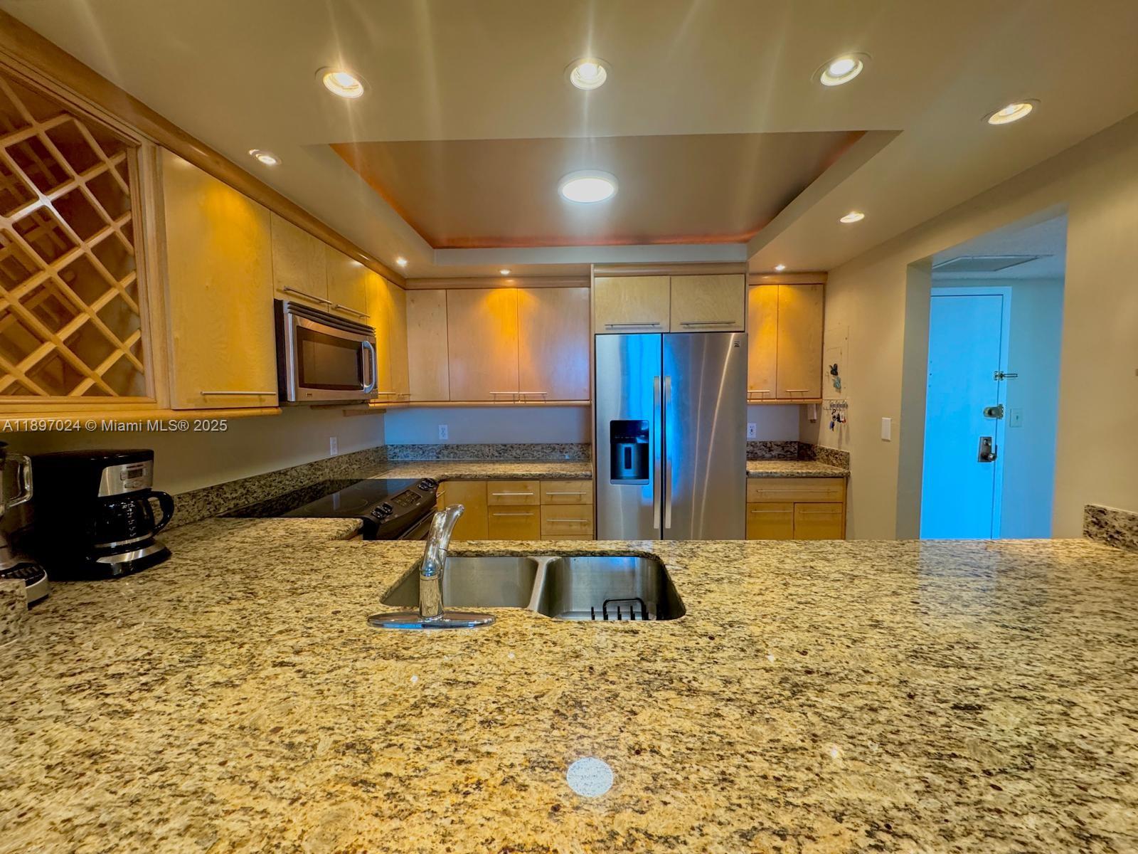 HALLMARK OF HOLLYWOOD CON - Residential