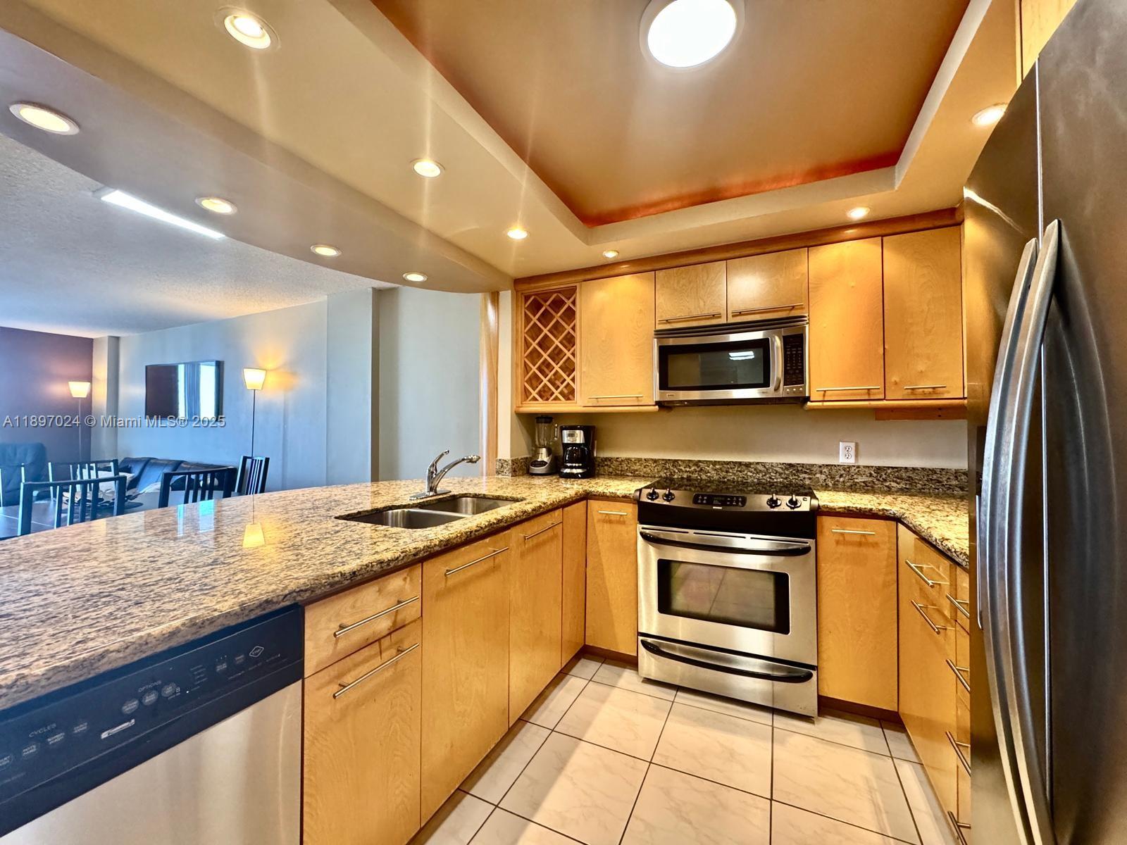 HALLMARK OF HOLLYWOOD CON - Residential