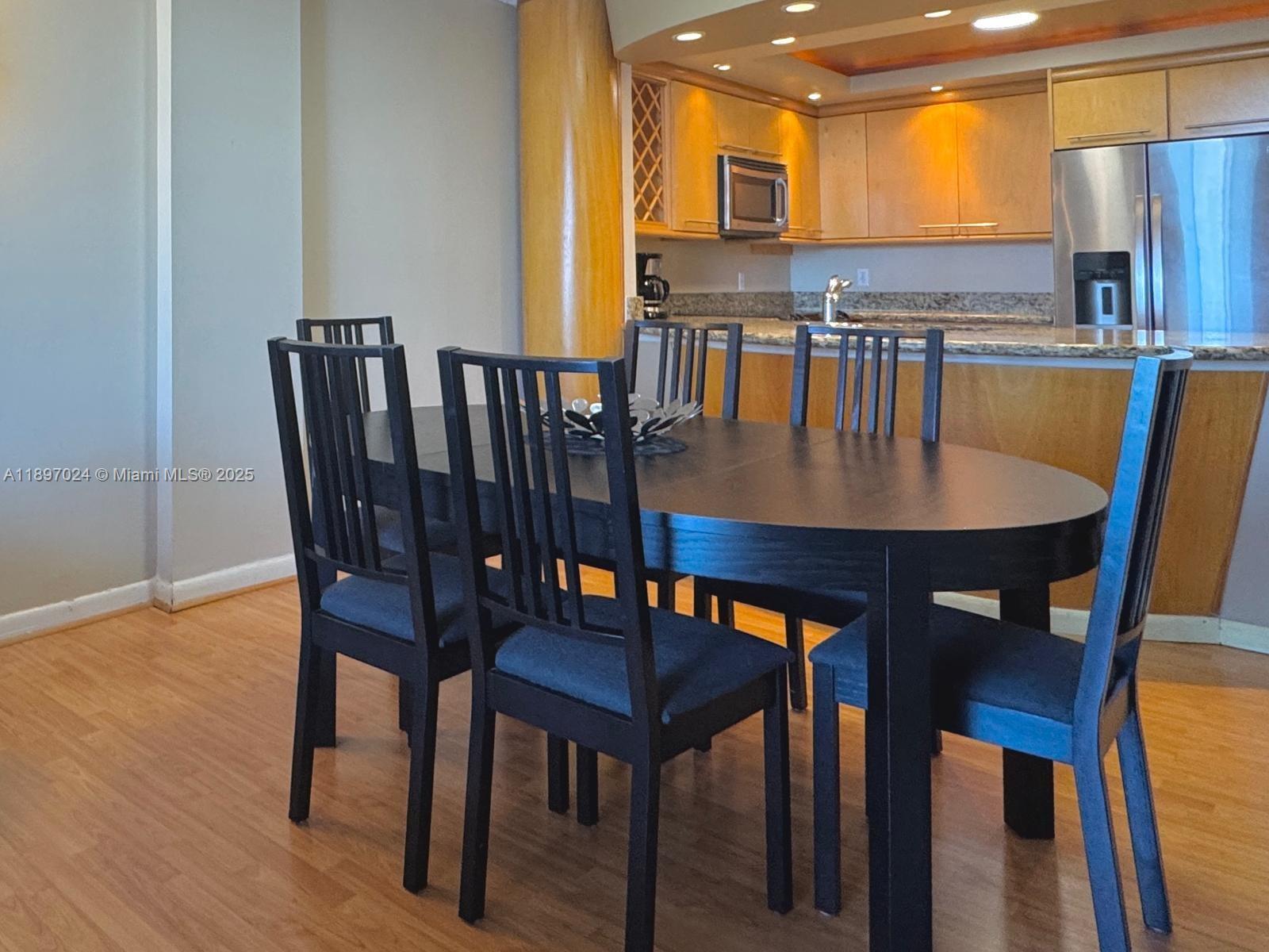 HALLMARK OF HOLLYWOOD CON - Residential