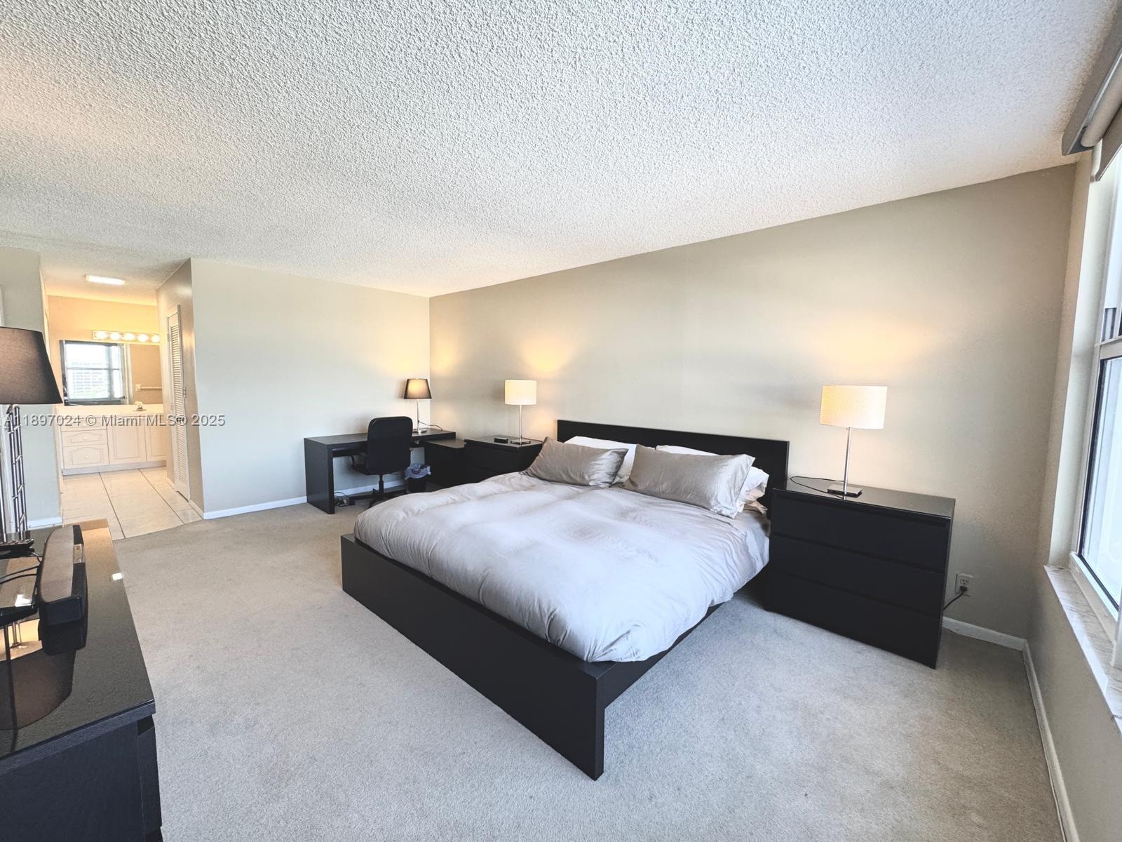 HALLMARK OF HOLLYWOOD CON - Residential