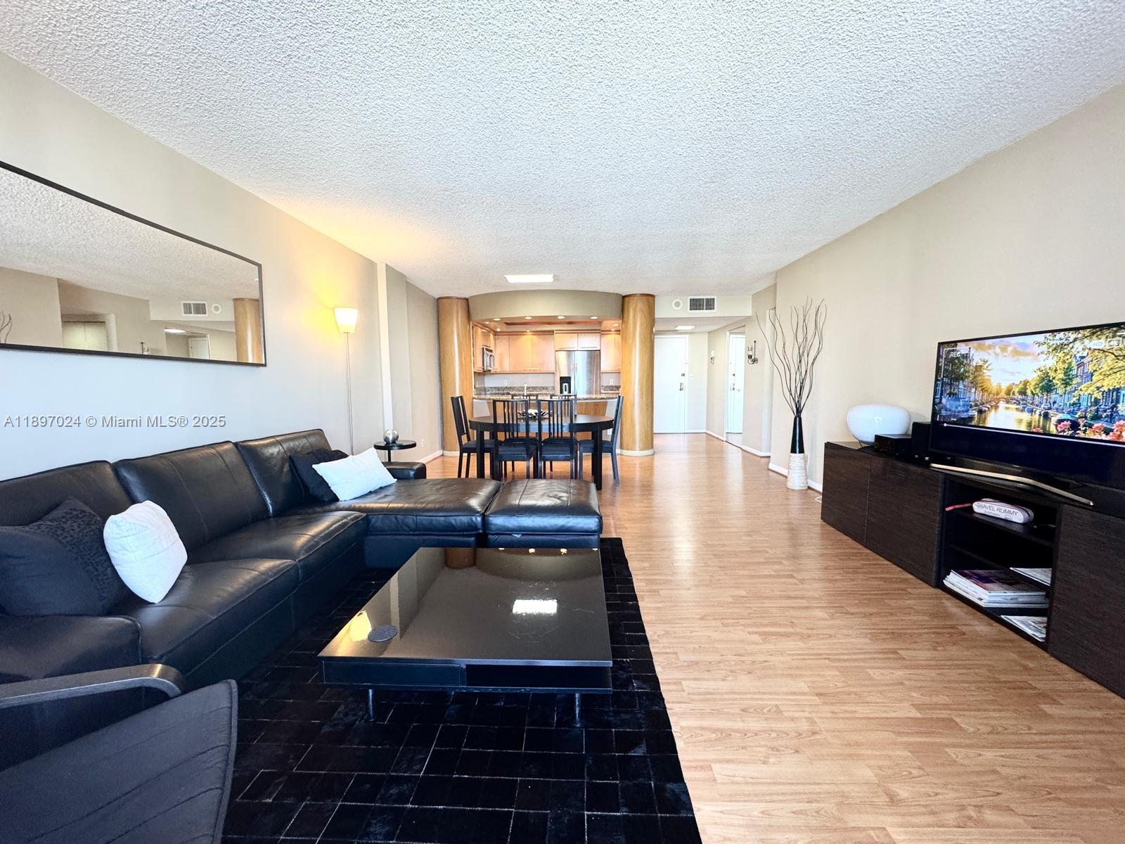 HALLMARK OF HOLLYWOOD CON - Residential